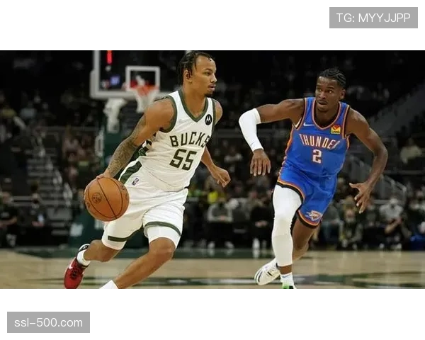 雄鹿根据对手阵容切换保守轮转与速度压迫两套体系