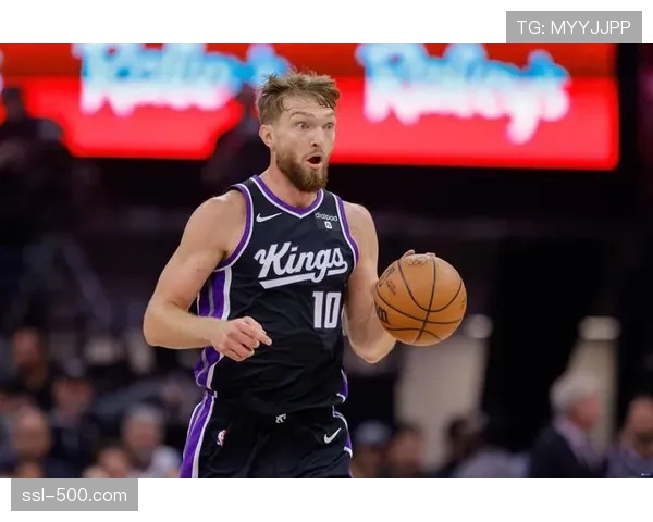 国王福克斯与小萨博尼斯高低位配合，球队进攻端节奏掌控多元